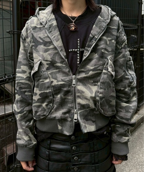 ブルゾン アウター 「Never mind the XU」camouflage zip up jacket
