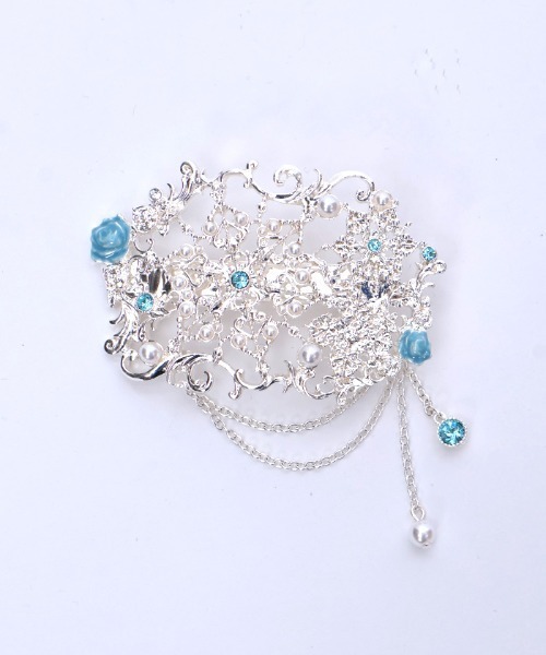 雪と蝶々の宇宙ヘアクリップ。❅°.。 axes femme（アクシーズ ファム） ヘアクリップ 雪薔薇モチーフヘア