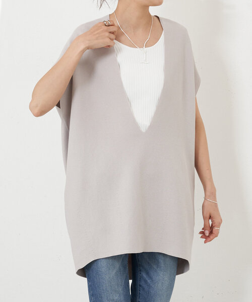 値下げ！BEARDSLEY Vネックニットベスト アイボリー✳︎美品です！ BEARDSLEY（ビアズリー）の「《ビアズリー》Vネックニットベスト