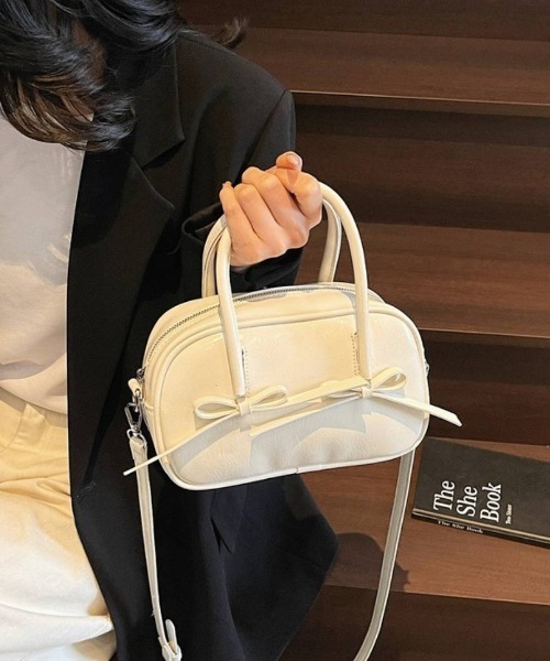 大人の可愛さ　トミーフィルガー　ショルダーバック　リボン付き トミー ヒルフィガー TOMMY HILFIGER リボンショルダーバック