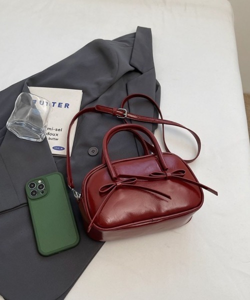 大人の可愛さ　トミーフィルガー　ショルダーバック　リボン付き トミー ヒルフィガー TOMMY HILFIGER リボンショルダーバック