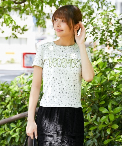 tシャツ 半袖 「フラワー総柄×ロゴ刺繍」カットソー／Y2K韓国ガーリー