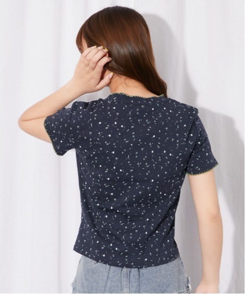 tシャツ 半袖 「フラワー総柄×ロゴ刺繍」カットソー／Y2K韓国ガーリー