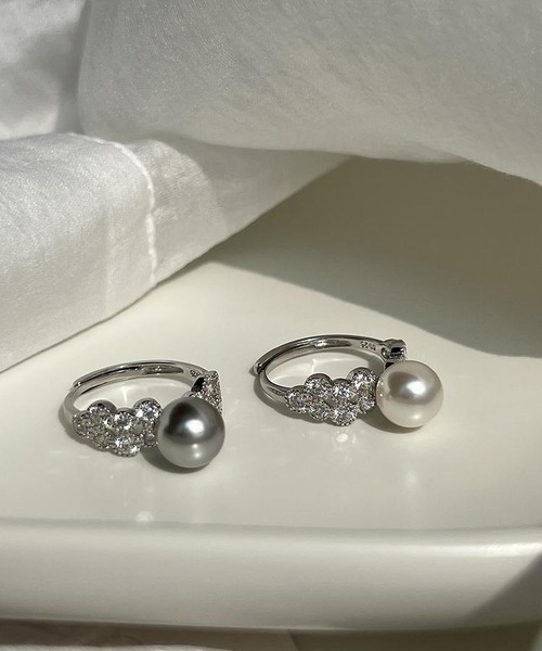 LA VORAGINE 指輪 リング エコパールとジルコン付きリング