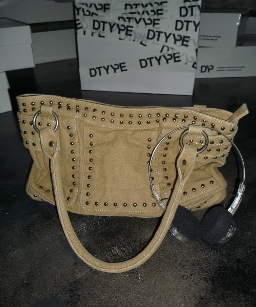 DTYYPE(ドタイプ) ショルダーバッグ バッグ ヴィンテージ風スタッズ DTYYPE(ドタイプ) ショルダーバッグ バッグ ヴィンテージ風スタッズ