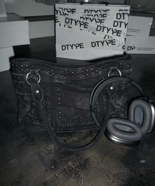 DTYYPE ショルダーバッグ バッグ ヴィンテージ風スタッズライン