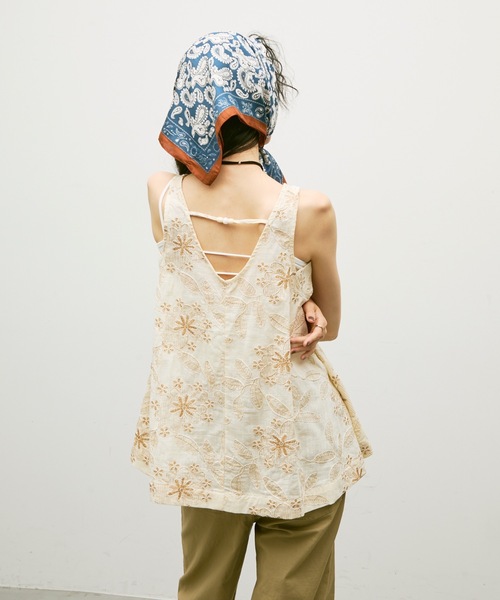 リネンシャツ ブラウス シャツ Botanical embroidered flare blouse