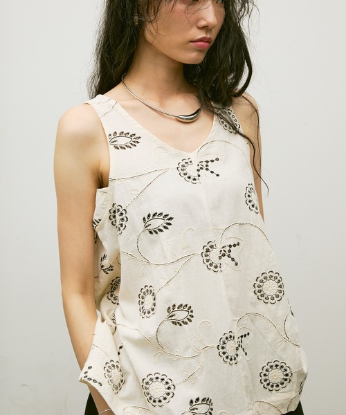 リネンシャツ ブラウス シャツ Botanical embroidered flare blouse