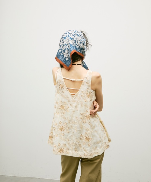 リネンシャツ ブラウス シャツ Botanical embroidered flare blouse