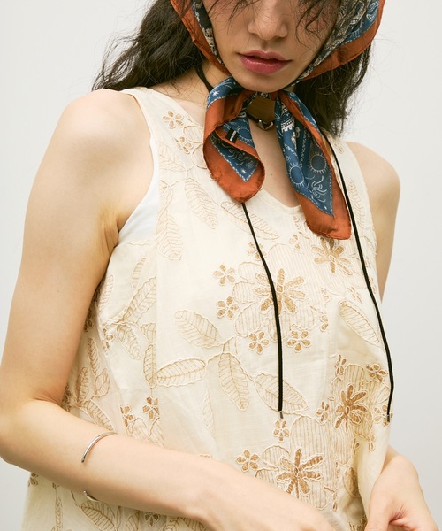 リネンシャツ ブラウス シャツ Botanical embroidered flare blouse