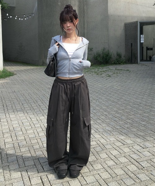 anyonemore パーカー スリムフィットカンガルーポケットクロップド  