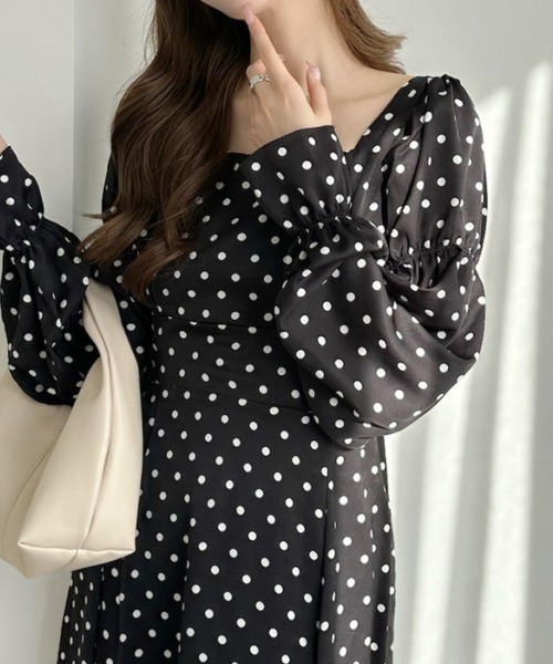 Ada. ワンピース スクエアネック パフスリーブ フレアワンピース