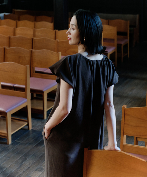ワンピース 「洗える」ELENI/エルニ ビローギャザーワンピースの画像