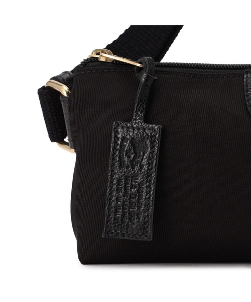 美品　イルビゾンテ ボディバッグ レザー 黒 IL BISONTE（イルビゾンテ） ショルダーバッグ IL BISONTE / NYLON x