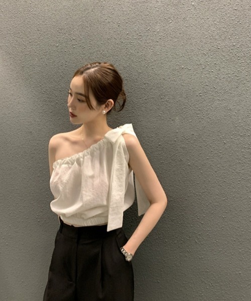 Achic（アシック） tシャツ ギャザーデザインアシメ肩出し 肩リボン