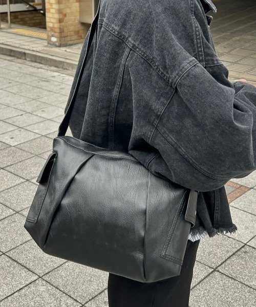 Chikashitsu+ ショルダーバッグ 「Chikashitsu +」multi pocket