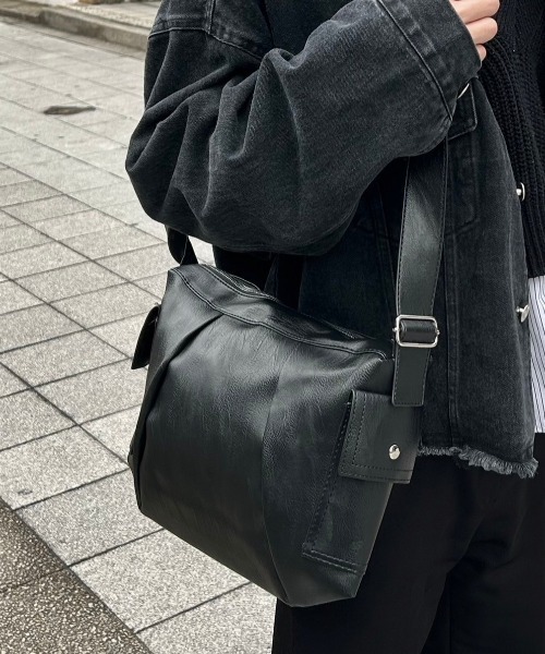 Chikashitsu+（チカシツプラス） ショルダーバッグ メンズ レディース