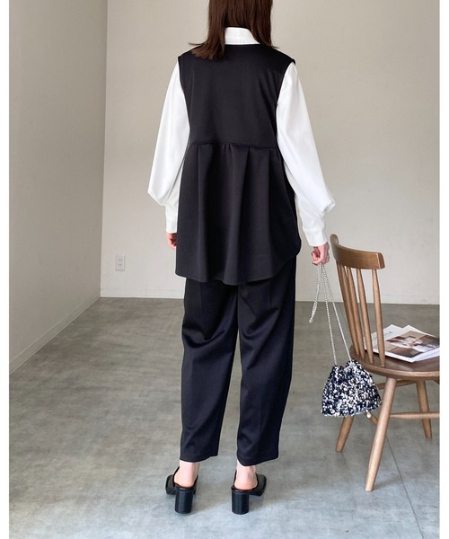 新品未使用 ZUCCA ミリタリー再構築キャミ ベスト ジレ M ブラック She's Closet ベスト ジレ 深Vネックハイウエストタック切り替え