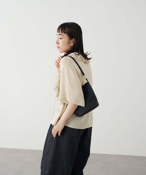 omekashi 断ち切りフリルブラウス Omekashi（オメカシ） ブラウス シャツ Uネックフリルブラウス