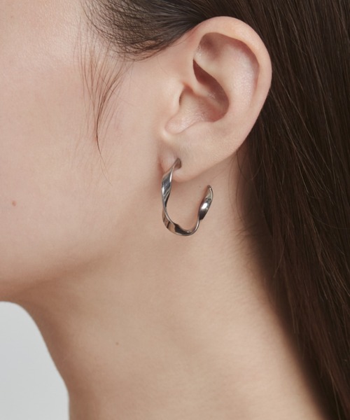 【CaitlynMinimalist】ツイストリンクフープピアス Dangle Link Earrings by Caitlyn Minimalist • Cable Link