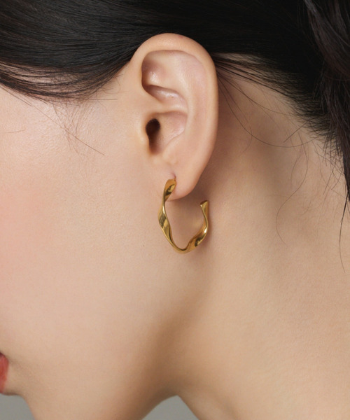 【CaitlynMinimalist】ツイストリンクフープピアス Dangle Link Earrings by Caitlyn Minimalist • Cable Link