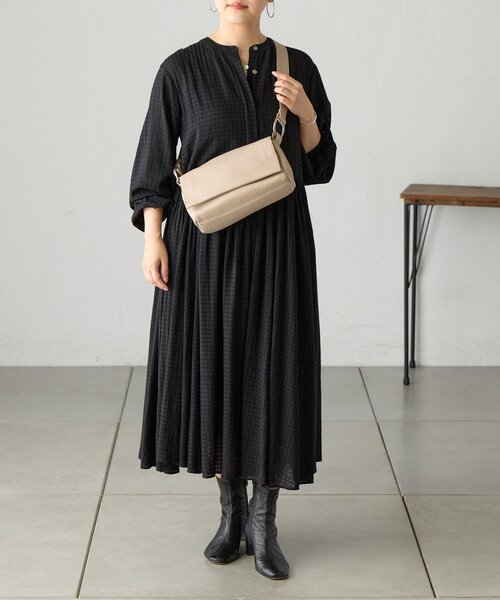 美品✨BEARDSLEY 　レザーリングボディバッグ　アイボリー Amazon | [BEARDSLEY] [ビアズリー] レザーボディバッグ