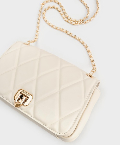 CHARLES & KEITH◆Arwen キルト ショルダーバッグ◆送料込 CHARLES & KEITH Arwen アルウェン キルトショルダーバッグ