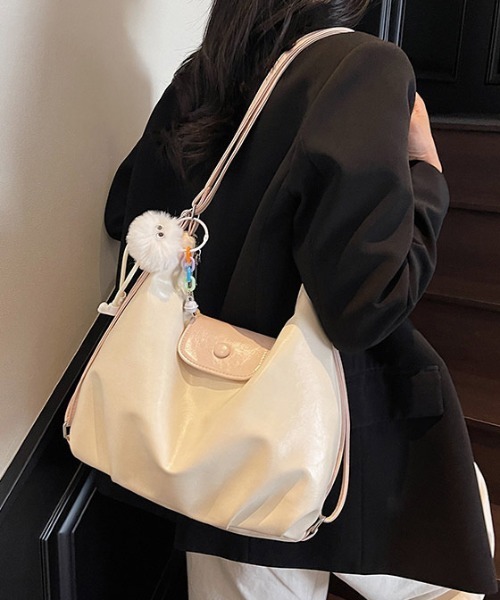 ロボちゃん　② ショルダーバック gossip!ロサンゼルス ショルダーバッグ バッグ Y2Kチャーム付き大容量