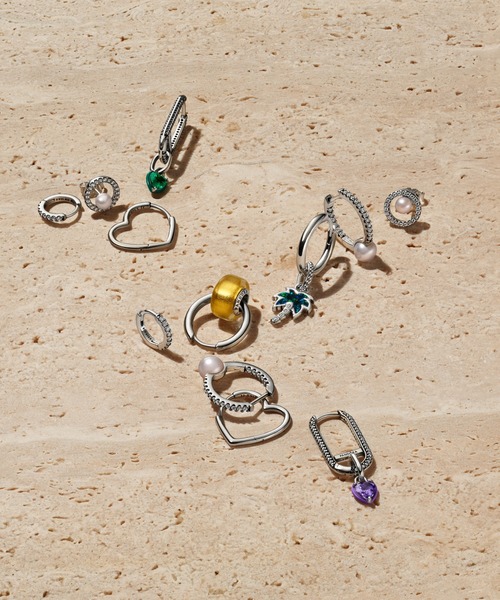 合わせやすい【MEJURI】チューブハギーフープ シルバー Sparkling Huggie Hoop Earrings