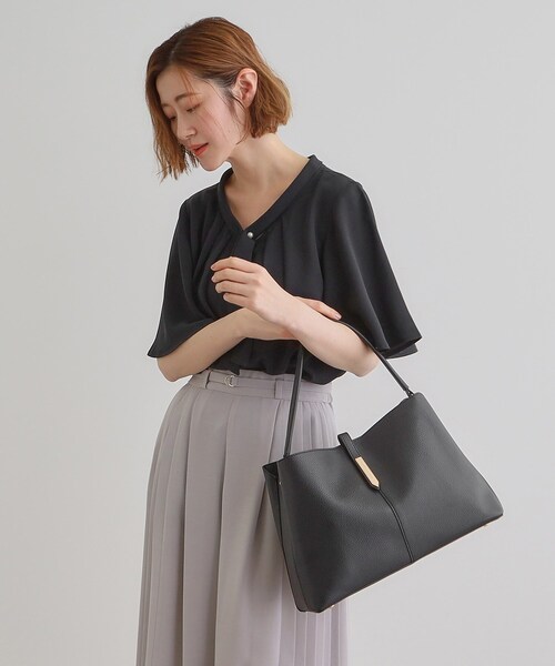 ２WAY ショルダーバッグ メタルロゴ ハンドル ジッパー メタルハンドル ショルダー バッグ （ショルダーバッグ）｜23区