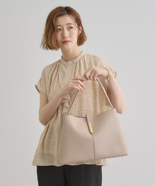 ２WAY ショルダーバッグ メタルロゴ ハンドル ジッパー メタルハンドル ショルダー バッグ （ショルダーバッグ）｜23区