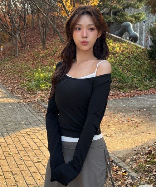 tシャツ 「2点セット」キャミソール ＋ オフショルダー 長袖 Tシャツ