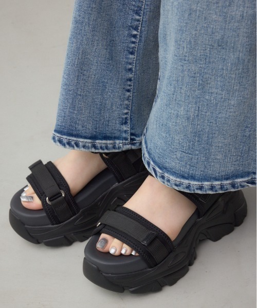 AZUL BY MOUSSY（アズールバイマウジー） 厚底 スポーツサンダル