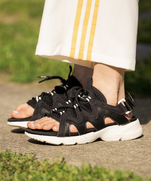 adidas（アディダス） フラットサンダル 23.5cm ブラック レディース