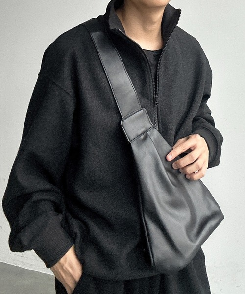 (美品)   ブラック ボディバッグ　ウエストポーチ UNDERSTATEMENTs ウエストポーチ 「ユニセックス」ミニマルクロス