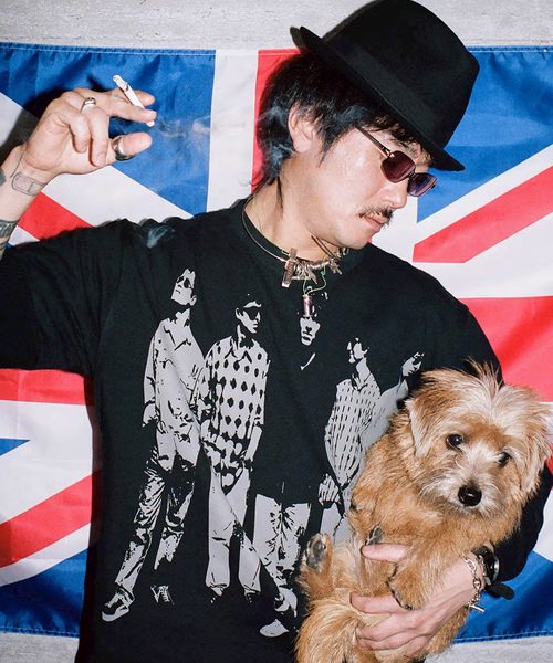PLEASURES（プレジャーズ） tシャツ × OASIS DEFINITELY HEAVYWEIGHT S