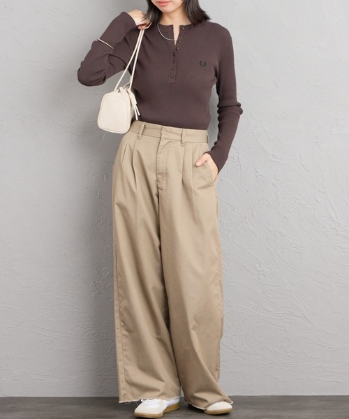 FRED PERRY（フレッドペリー） ニット セーター 別注 ワンポイントロゴ