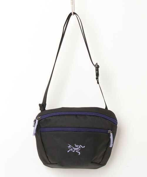 【美品】ARC’TERYX アークテリクス ショルダーバッグ　ブラック ARC'TERYX（アークテリクス） 刺繍ショルダーバッグ - ブラック メンズ