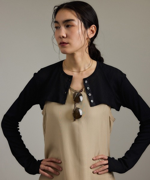 タグ付きadam et rope ショート丈 黒カーディガン SALON adam et rope' カーディガン nu=layerショート丈