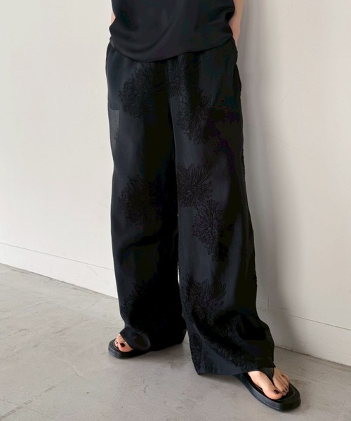 ワイドパンツ パンツ フラワーエンブロイダリーシアーワイドパンツ「セットアップ対応」「by SON」 レディースの画像