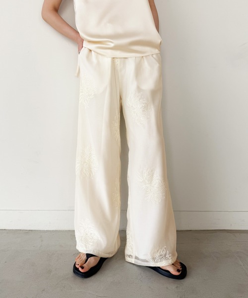 ワイドパンツ パンツ フラワーエンブロイダリーシアーワイドパンツ「セットアップ対応」「by SON」 レディースの画像