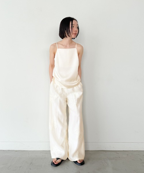 ワイドパンツ パンツ フラワーエンブロイダリーシアーワイドパンツ「セットアップ対応」「by SON」 レディースの画像