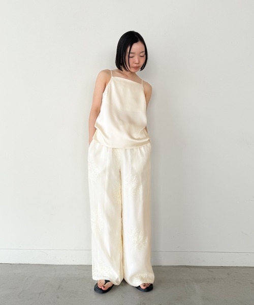ワイドパンツ パンツ フラワーエンブロイダリーシアーワイドパンツ「セットアップ対応」「by SON」 レディースの画像