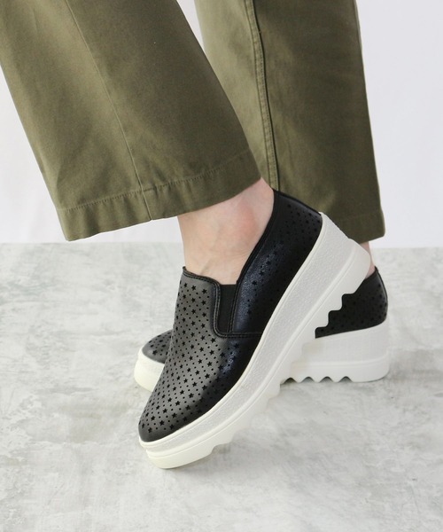 Fin（フィン） スリッポン 星形パンチング厚底スリッポン「低反発