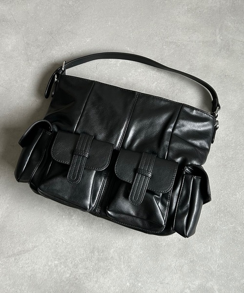 B.R.U ショルダーバッグ フェイクレザーアウトポケットアクセント