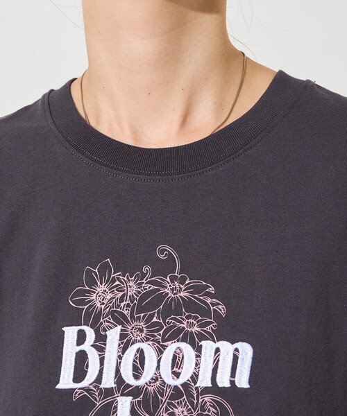 【新品】rosy monster flower enchanted Tシャツ セール】flower painting Tシャツ/フラワーペインティングT