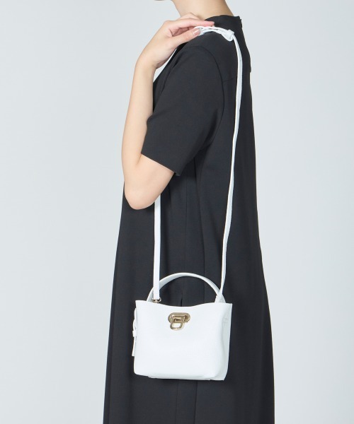 人気が高い ショルダーバッグ PELLICO バッグ WHITE TURNLOCK ANELLI バッグ