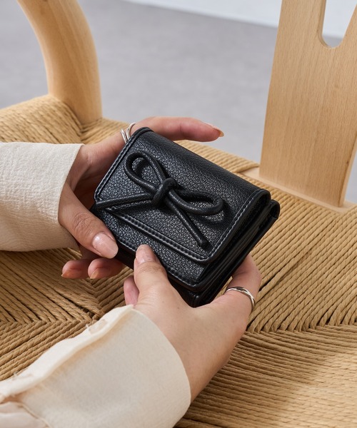 Hashibami（ハシバミ） 財布 「HASHIBAMI」レザーリボン 3つ折り財布