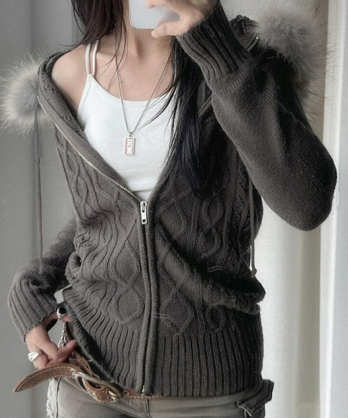 neneaxes femme ファー使いフード付きカーディガン　Y2K gossip!ロサンゼルス パーカー 「Y2Kガーリー」フェザーニットフーディ