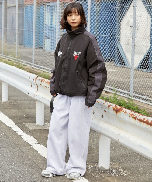 NBA チームロゴ ナイロントラックブルゾン ブルズ NBA チームロゴ オーバーサイズドロスト撥水ナイロントラックブルゾン